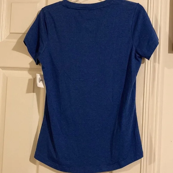 🤎🤎 Disneyland Women’s Scoop Neck Blue T-shirt w/ Pearl Graphic (size S) NWT - Picture 2 of 6